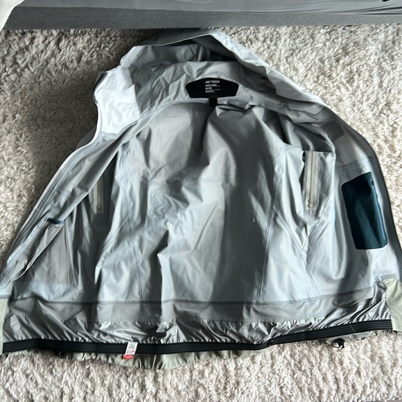 [BRAND NEW] Arc’teryx Women’s Sentinel Jacket - Picture 4 of 9
